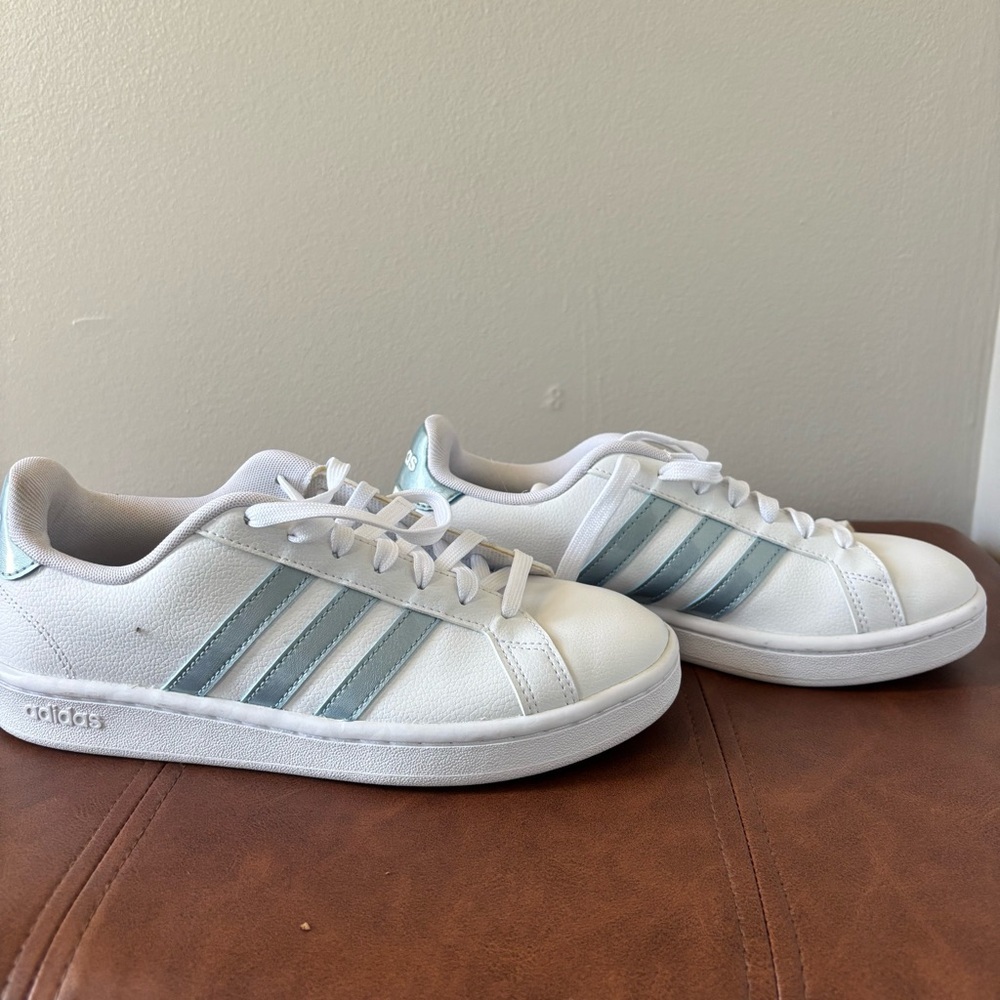 NWT Adidas Grand Court White Metallic Ash Silver Stripes Sneakers Women’s Size 7 - Picture 3 of 5